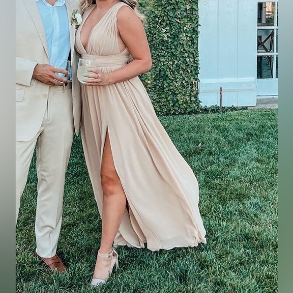 Athen Plunging V-Neck Maxi Dress in Nude Size S - Picture 4 of 9